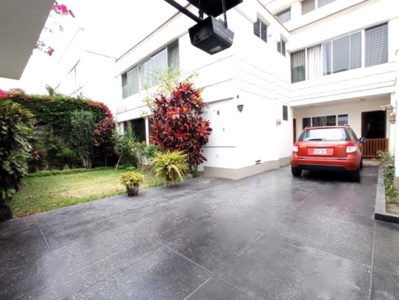 Casa en Venta en Miraflores 2 Plantas 5 Dormitorios $649,000 A.T. 301