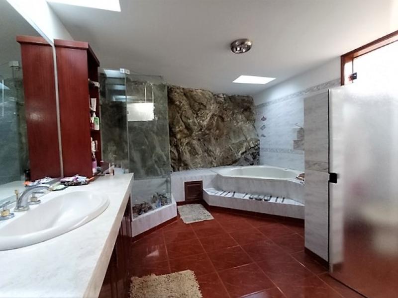 Residencia con Piscina  en Venta en Isla del Sol La Molina $719,000 A.T. 870.35 mt.