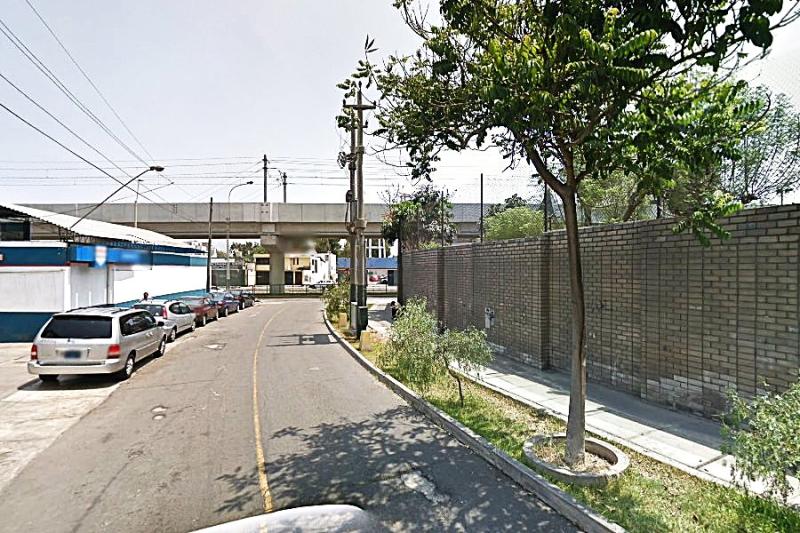 Excelente Terreno en Esquina en Venta en Surco Parámetros para 10 Pisos A.T. 475.99 Mt.