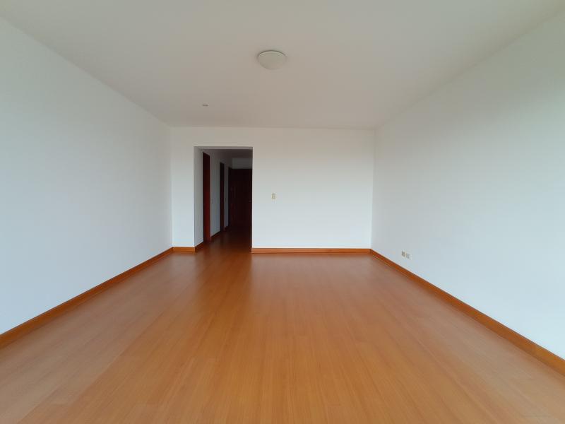 Departamento en Alquiler en San Isidro Frente al Golf 4 Dormitorios $3,000 A.C. 320 mt.