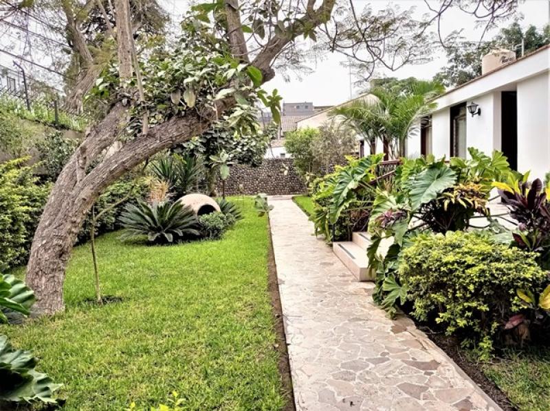 Terreno en Venta en Chacarilla Surco  Parámetros 4 pisos A.T 2,505.82  $3,200,000.00