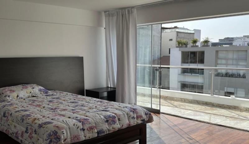 Estupendo Dpto. Triplex en Alquiler en Miraflores Terraza Amplia $2,200 A.O. 360