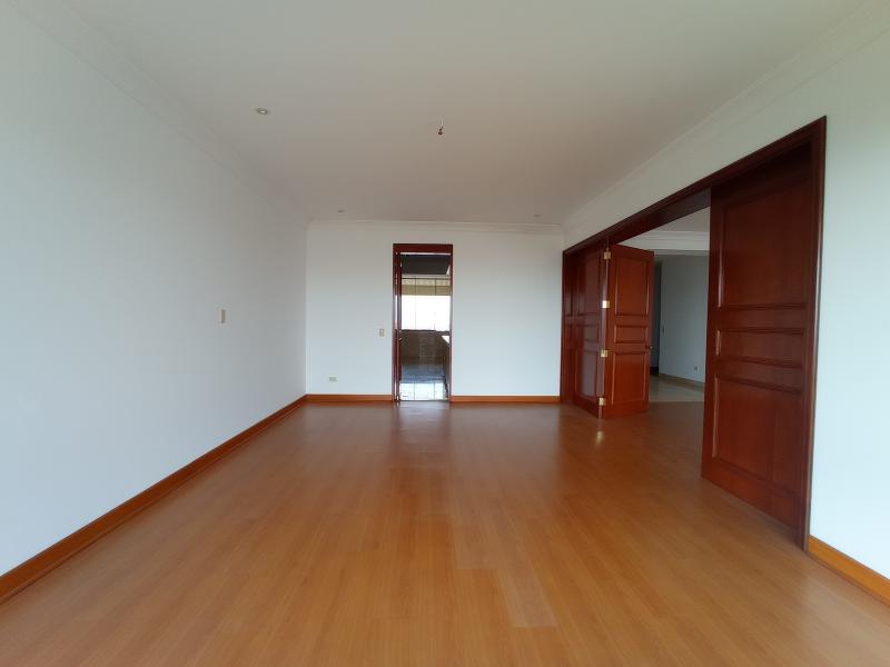 Departamento en Alquiler en San Isidro Frente al Golf 4 Dormitorios $3,000 A.C. 320 mt.