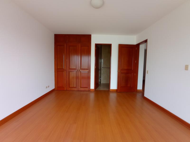 Departamento en Alquiler en San Isidro Frente al Golf 4 Dormitorios $3,000 A.C. 320 mt.