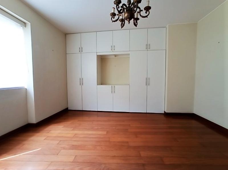 Departamento en Venta Urb. Cerros de Camacho Surco 3 Dormitorios $400,000 A.C 233 mt.