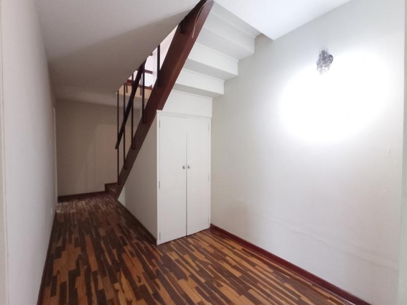 Dúplex Venta en Urb. San Antonio Miraflores 3 Dormitorio $169,000 A.C. 130 mt.
