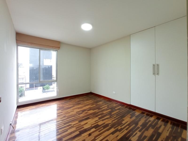 Dúplex Venta en Urb. San Antonio Miraflores 3 Dormitorio $169,000 A.C. 130 mt.